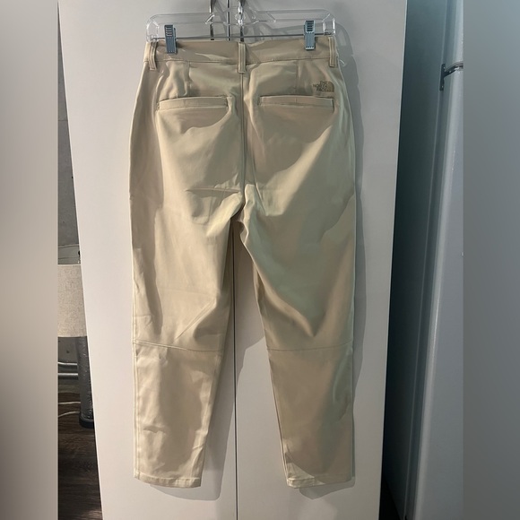 NWT THE NORTH FACE Standard Tapered Pants women 6 Gravel color fitted FlashDry - Picture 4 of 6